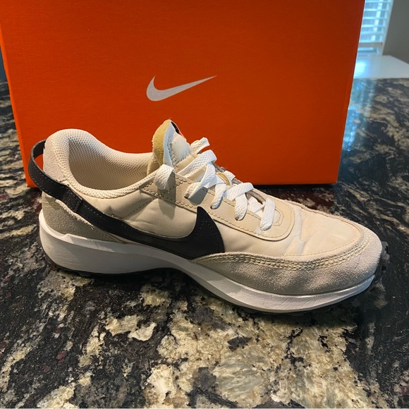 Women’s Nike Waffle Debut Sneakers. Size 7.5 - Picture 9 of 10